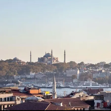 Апартаменты Historic Elegance With A Bosphorus Gaze