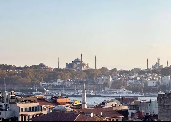 Апартаменты Historic Elegance With A Bosphorus Gaze