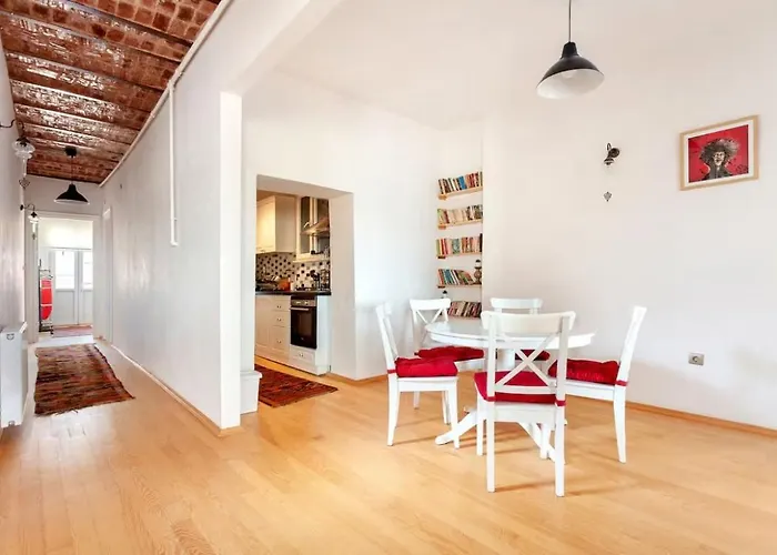 Апартаменты Historic Elegance With A Bosphorus Gaze *