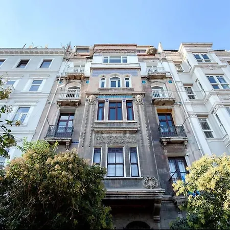 Historic Elegance With A Bosphorus Gaze איסטמבול