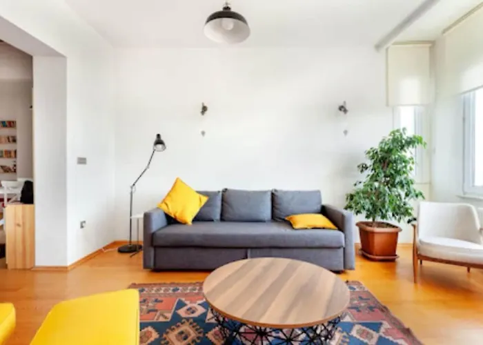 Historic Elegance With A Bosphorus Gaze 公寓